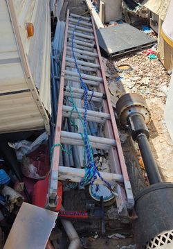 12' Extention Ladder Fiberglass (19th Ave & Union Hills)