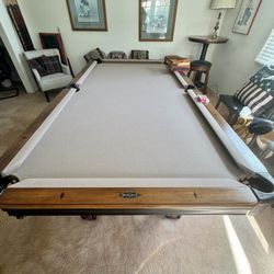Pool Table 8ft Bruinswick ( Free Delivery & Set Up & New Color Felt Of Your Choice ) 