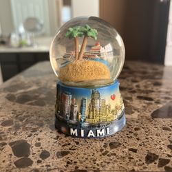 Maimi And Paris Souvenir