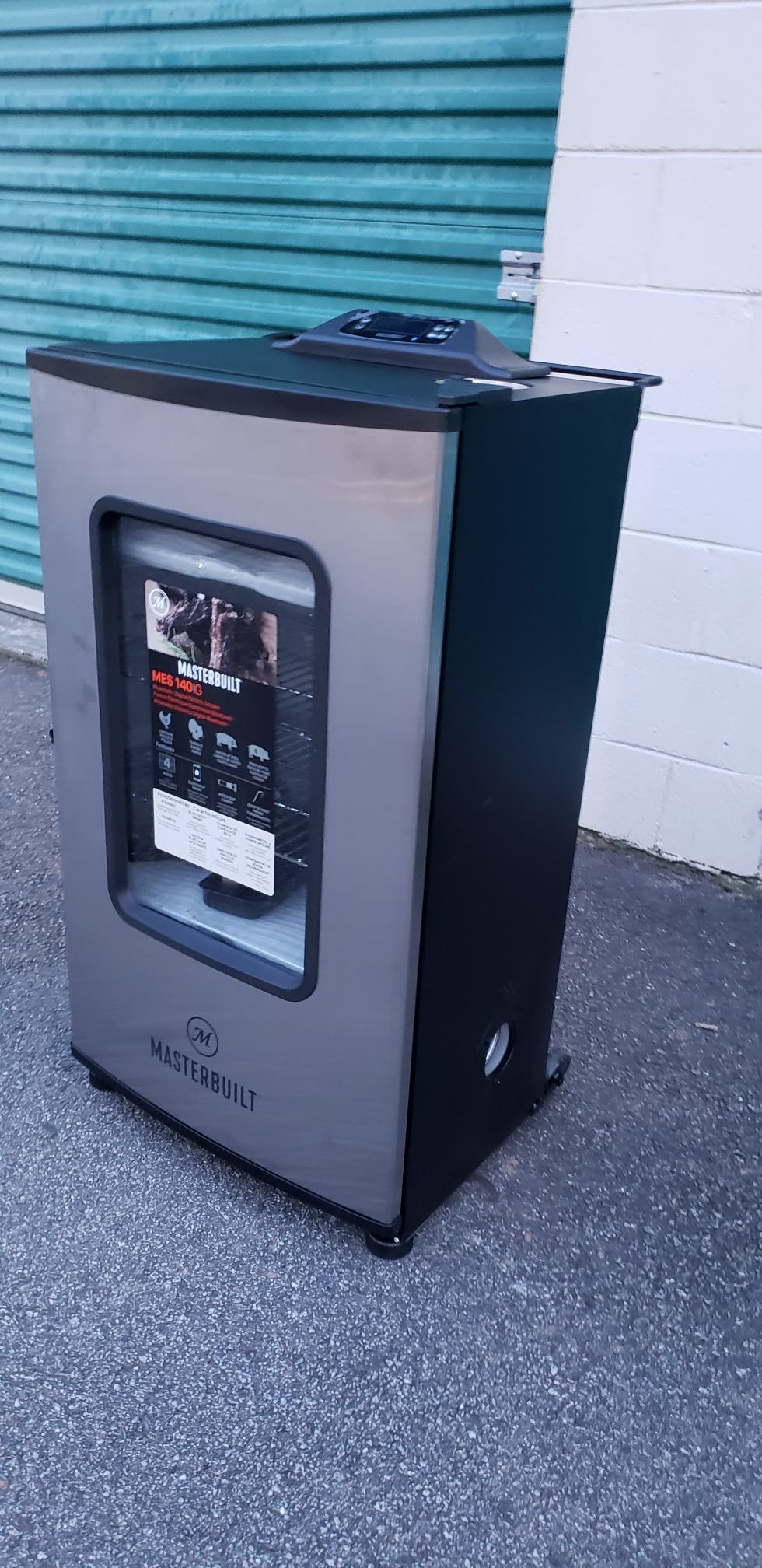 Masterbuilt MES 140G Bluetooth Digital Electric Smoker