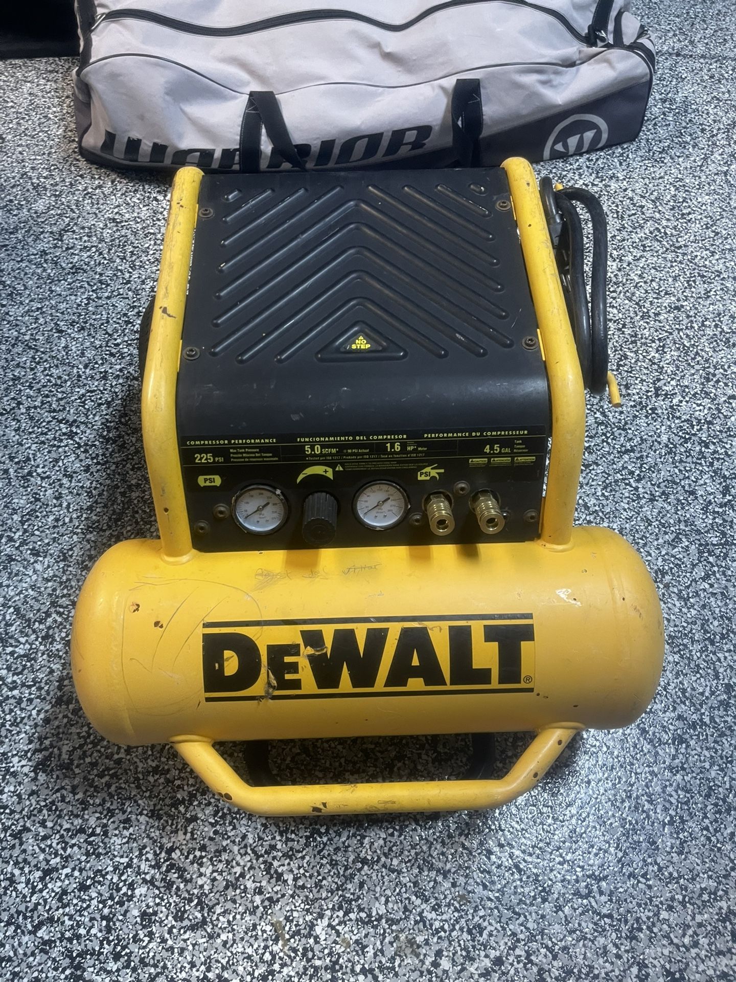 4.5 Gallon Dewalt Air Compressor 