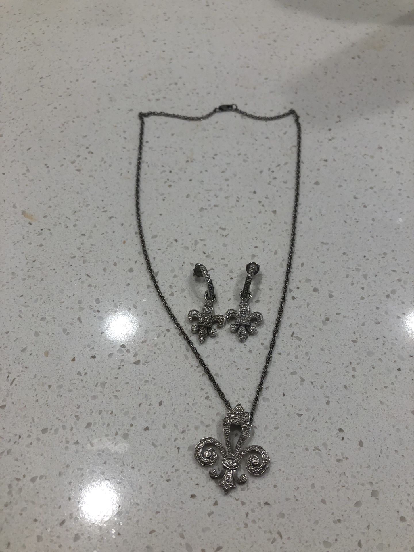 Helzberg White Gold And Diamonds Necklace And Earrings