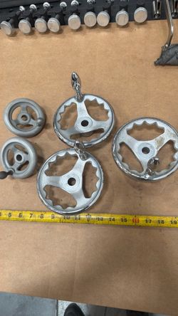 Hand wheel with handle