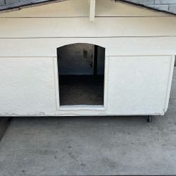 XL Dog House 
