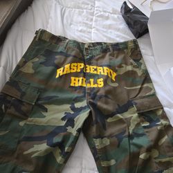 GV GALLERY CAMO PANTS NEW