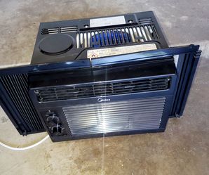 Midea 5,000 BTU Window Air Conditioner – Black – In Great Working Condition