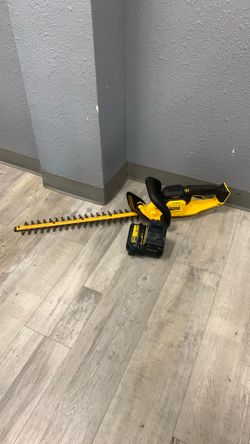DeWalt DCHT820 Hedge Trimmer