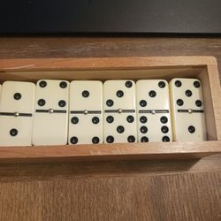 Dominoes Collectors Edition