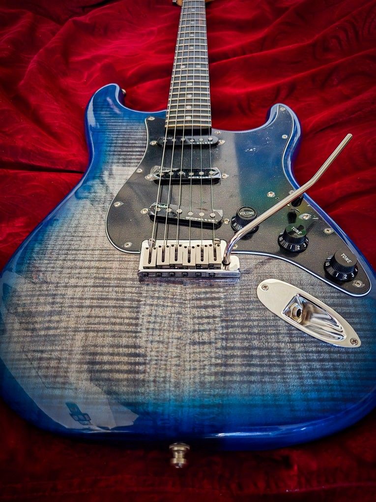 Limited Edition Fender Stratocaster American Ultra Made in Usa Denim Burst Guitar With Case