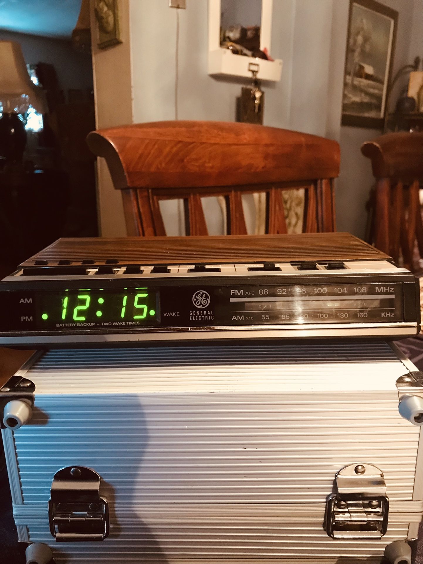 Vintage GE Clock Radio