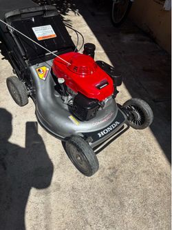 Honda HRC 216 commercial mower