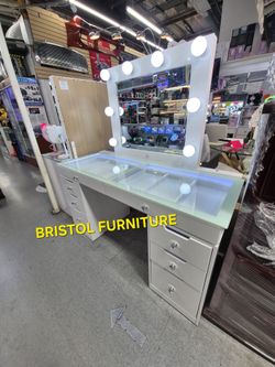 🌲 White Vanity Set, Mirror And Vanity Base, New In The Box.