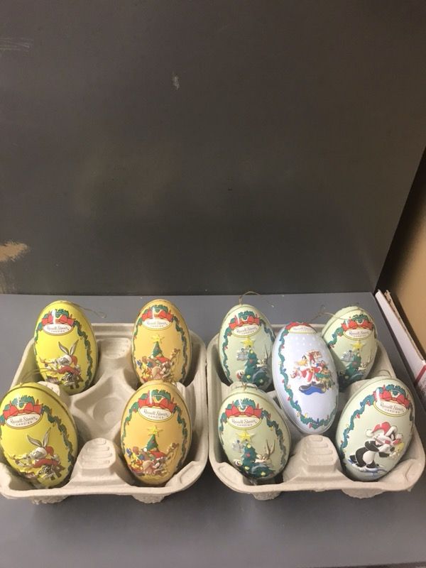 Nine 1997 Looney Tunes Tins Ornaments (empty) 5.5” tall, 3” wide. 2 bugs bunny, 2 taz, 3 wylie coyote n roadrunner, 1 sylvester n tweetie, 1 daffy du