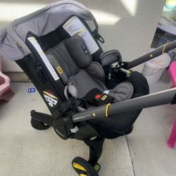 Doona Car Seat/stroller Combo With Base( Grey Hound)