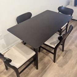 Table Set With 4 Chairs