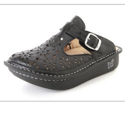 ALEGRIA Classic Breezy Dusty Black Lazer Cut Clog