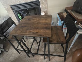 High table with 2 high chairs