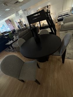 New Arrival!🚨4 Chair Dining Set!🙌🏼$54