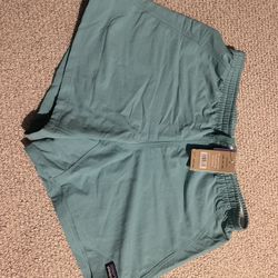 women's shorts 3 Pcs, Patagonia , XS . sweatshirt 1 Pcs , Patagonia , S. 