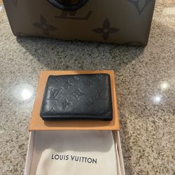 Like New Louis Vuitton Empreinte Black Leather wallet Bi-Fold M82072 for  Sale in Bardonia, NY - OfferUp