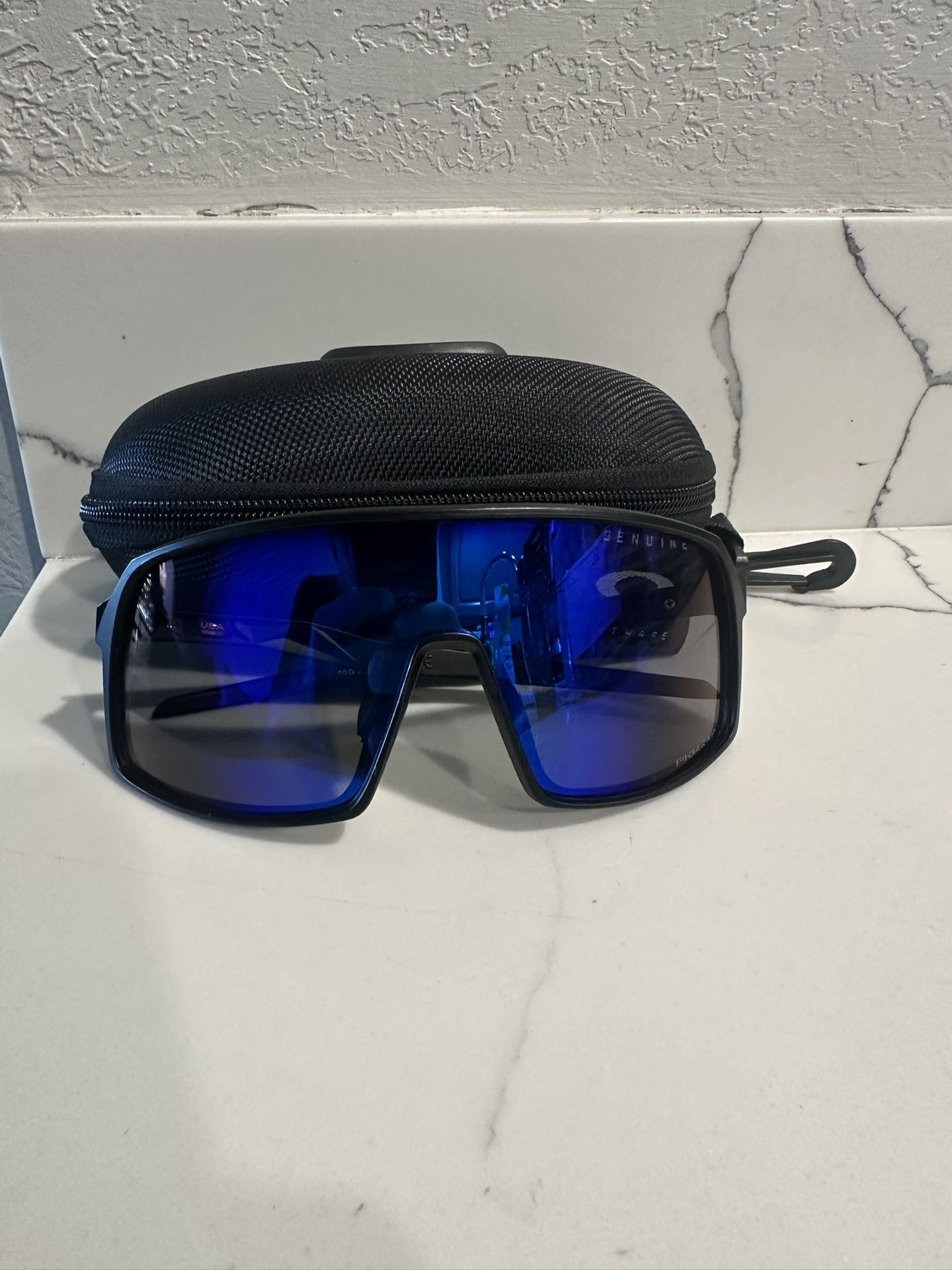 Oakley Sutro s