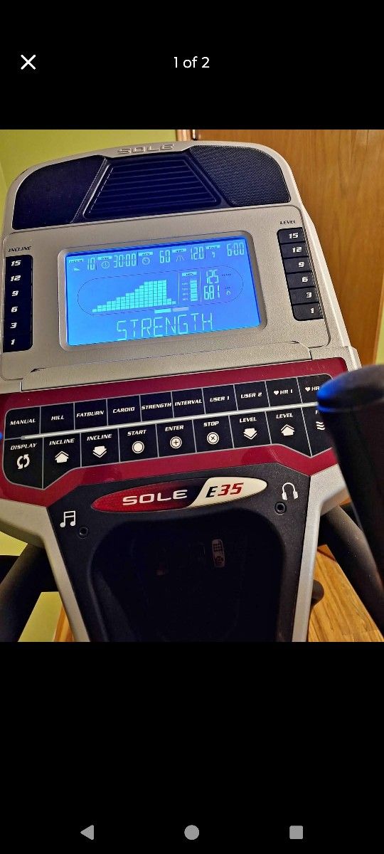 SOLE E35 ELLIPTICAL MACHINE ( LIKE NEW DELIVERY AVAILABLE TODAY)