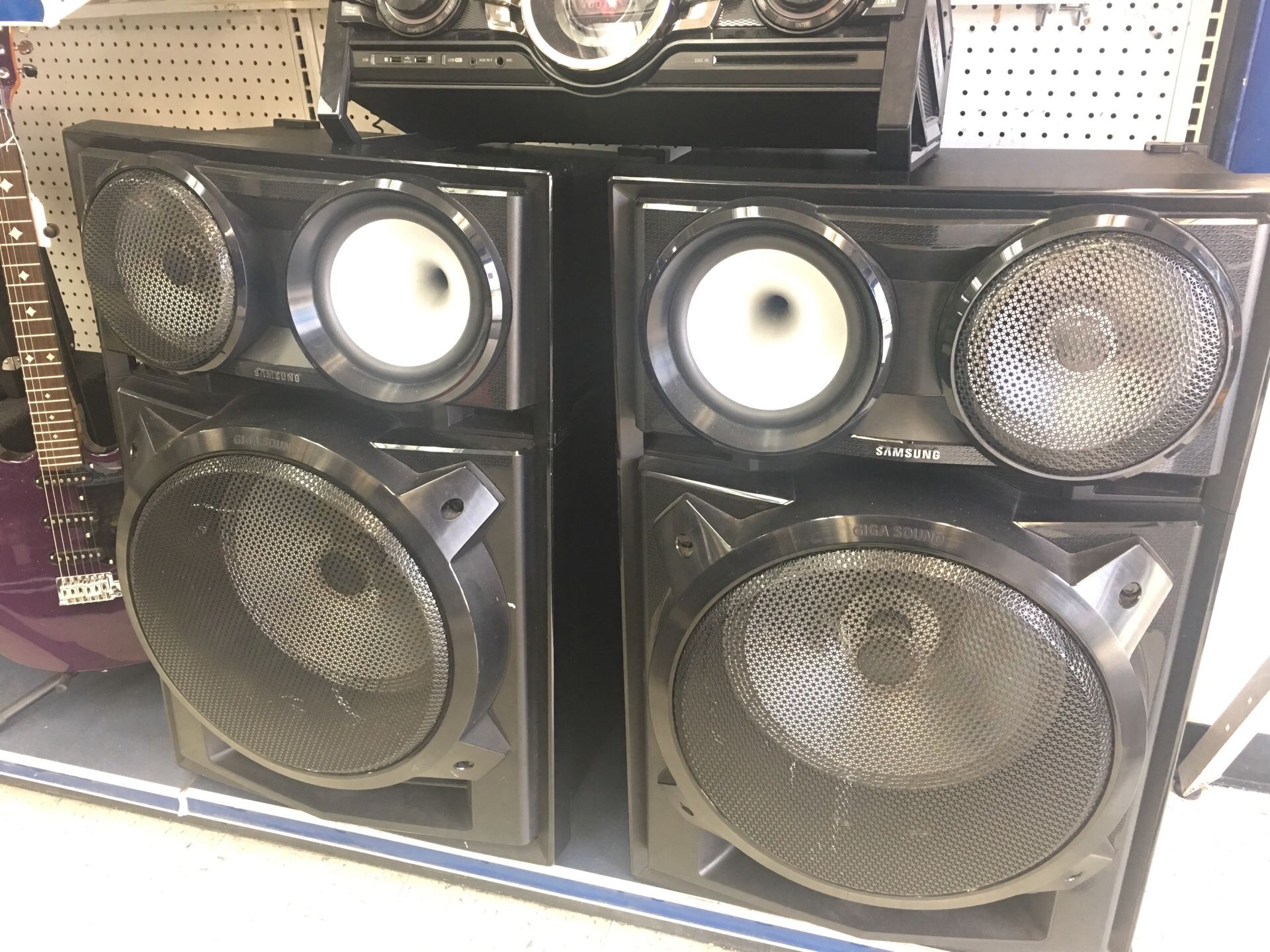 Samsung MXFS9000 2560Watt HiFi Giga Beat Sound System Bluetooth MP3