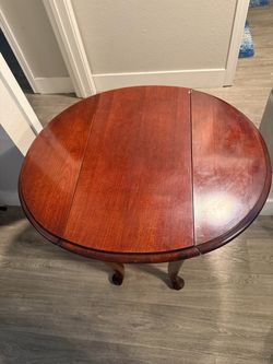 Vintage Queen Anne-Style Drop-Leaf Dining Table