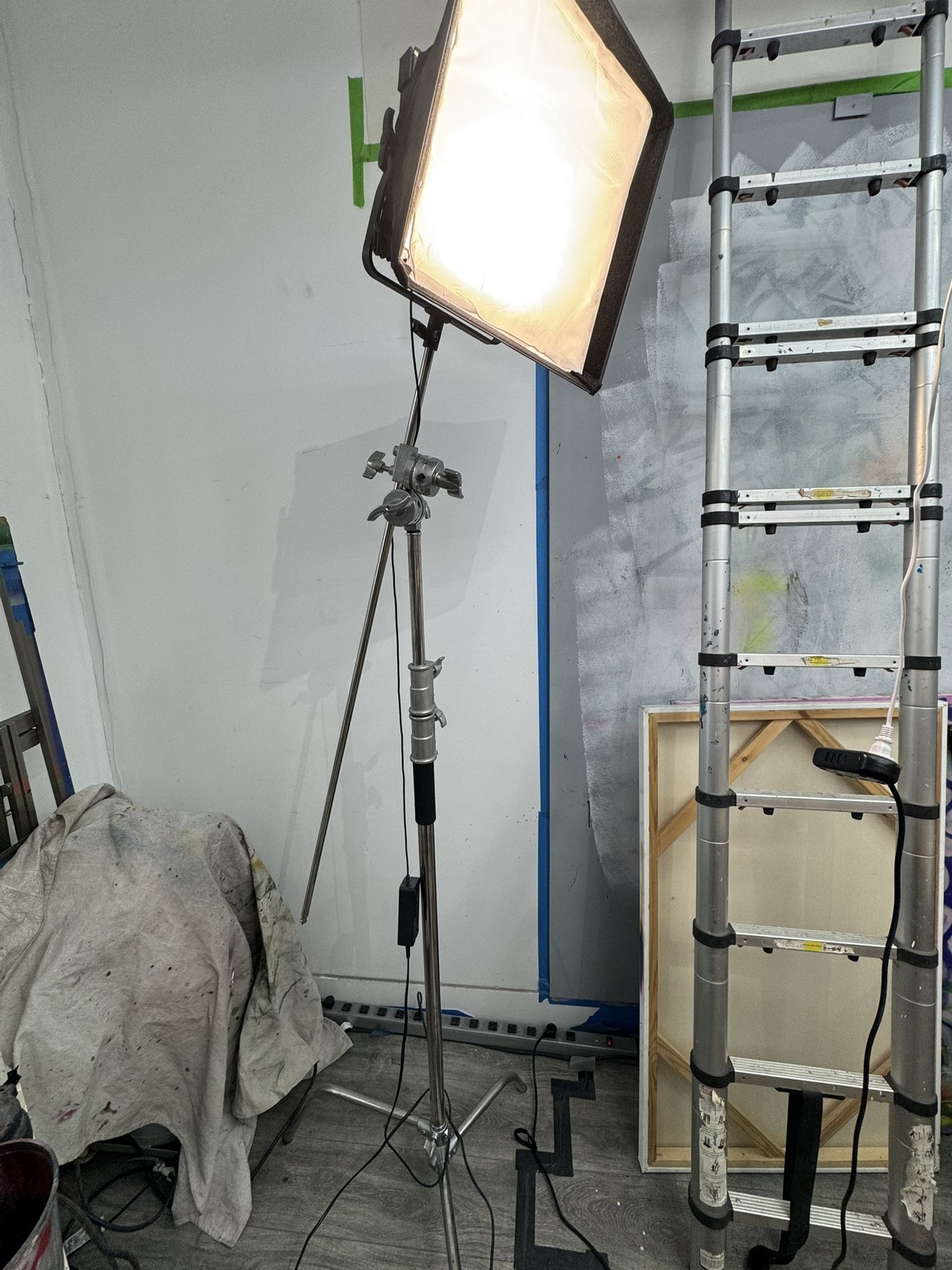 Heavy Duty Tripod Light Stand W/ Light Box