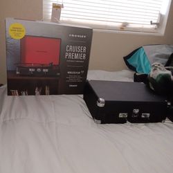 Crosley Cruiser Deluxe Turntable Red