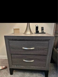 Sturdy 2 drawer nightstand