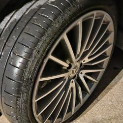 21 Inch Pirelli Tires Perfect Condition Less Than 500 Miles Bought New For 450 Each