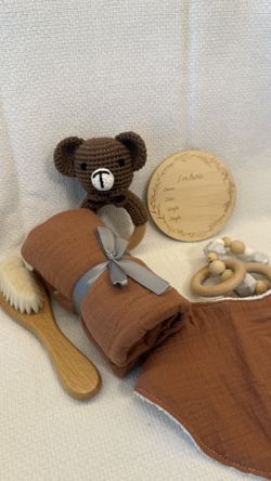 Natural Newborn Gift Box with Baby Essentials Bear 🐻 6 pieces