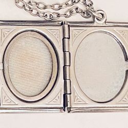 Vintage Silver Tone Locket Necklace