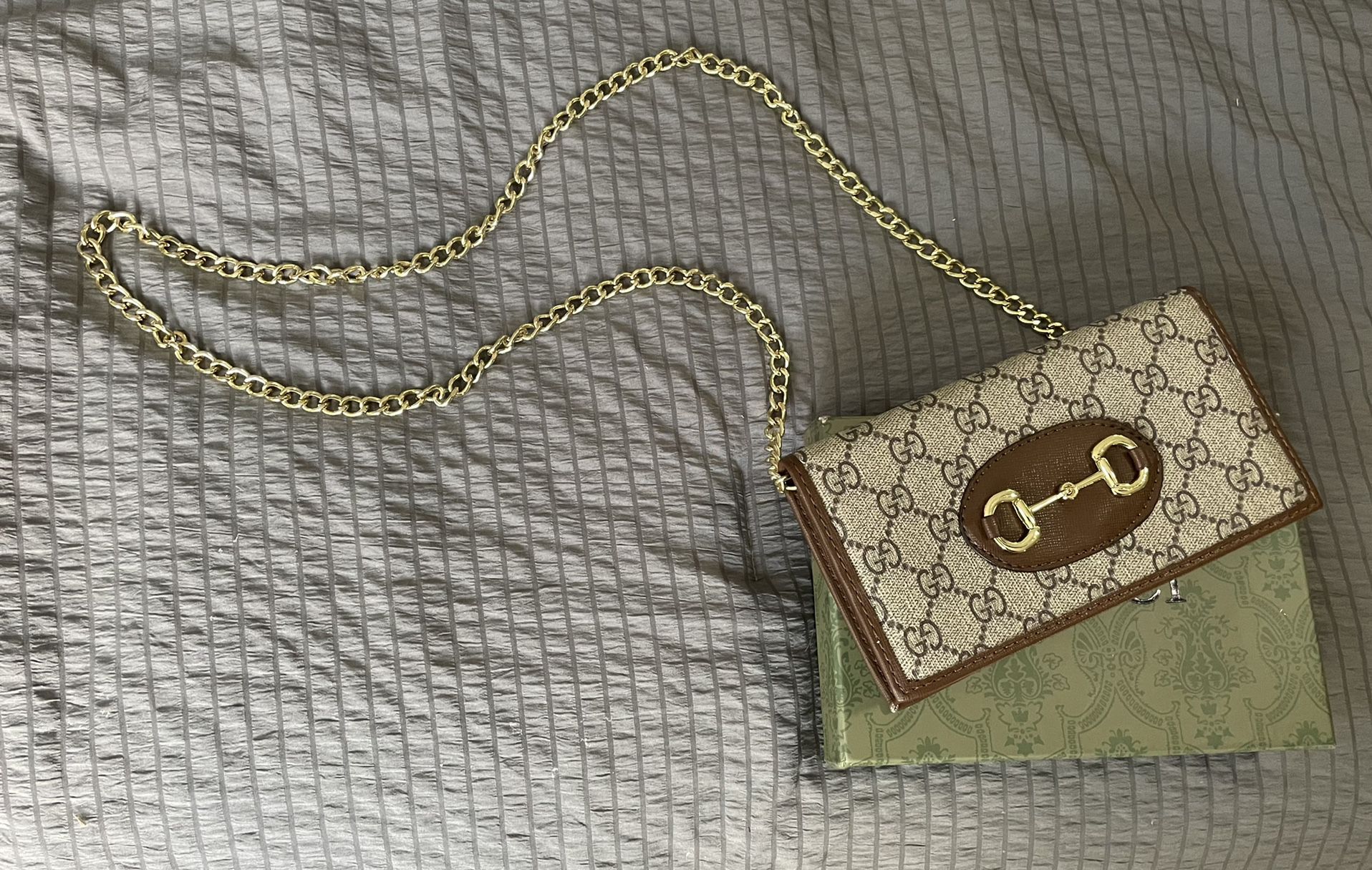 Stunning WOC Wallet On Chain Shoulder “bag”