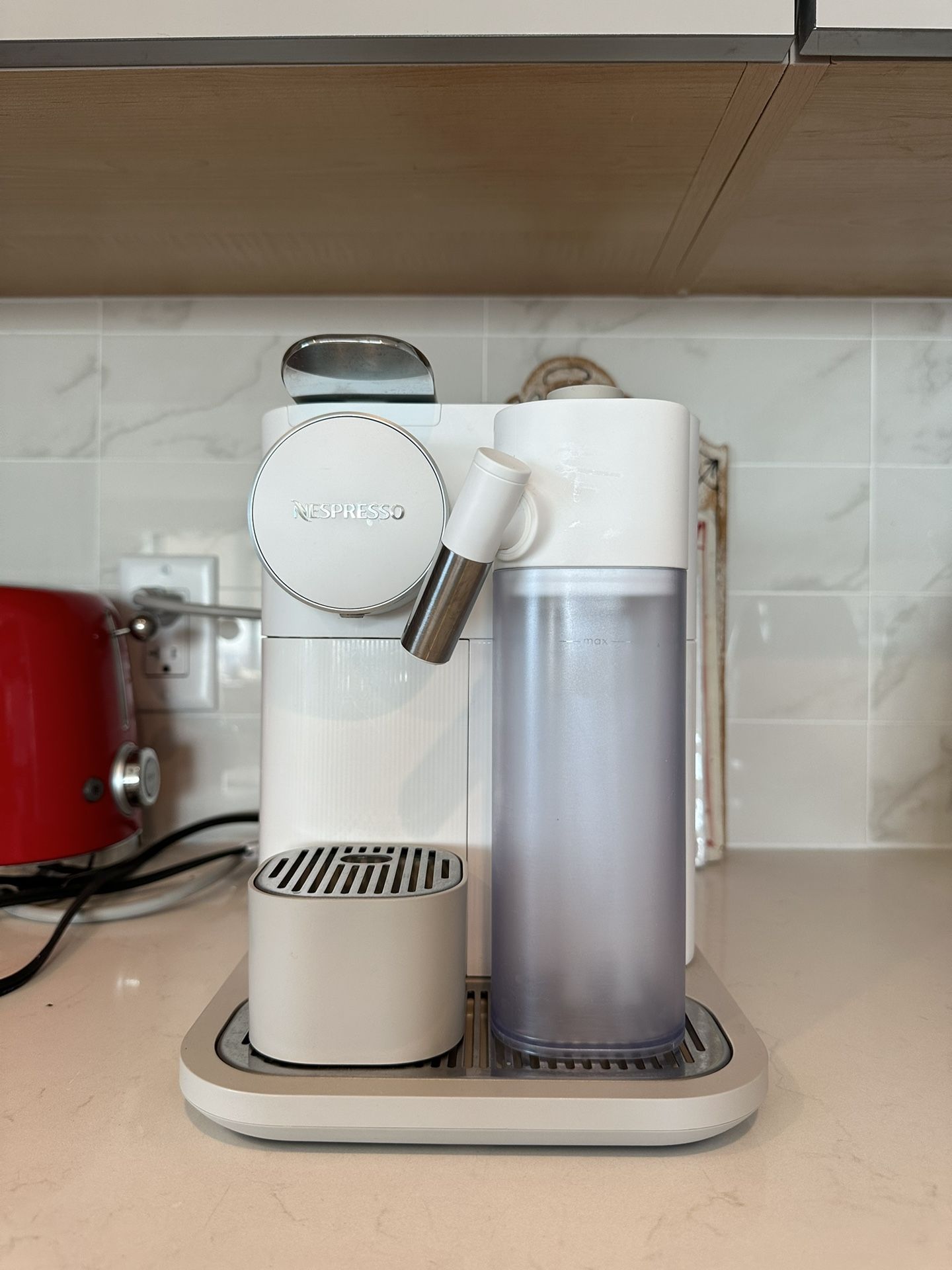 Nespresso Gran Latissima Pro