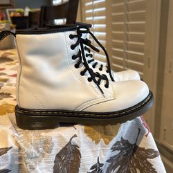 Girls Dr. Martens