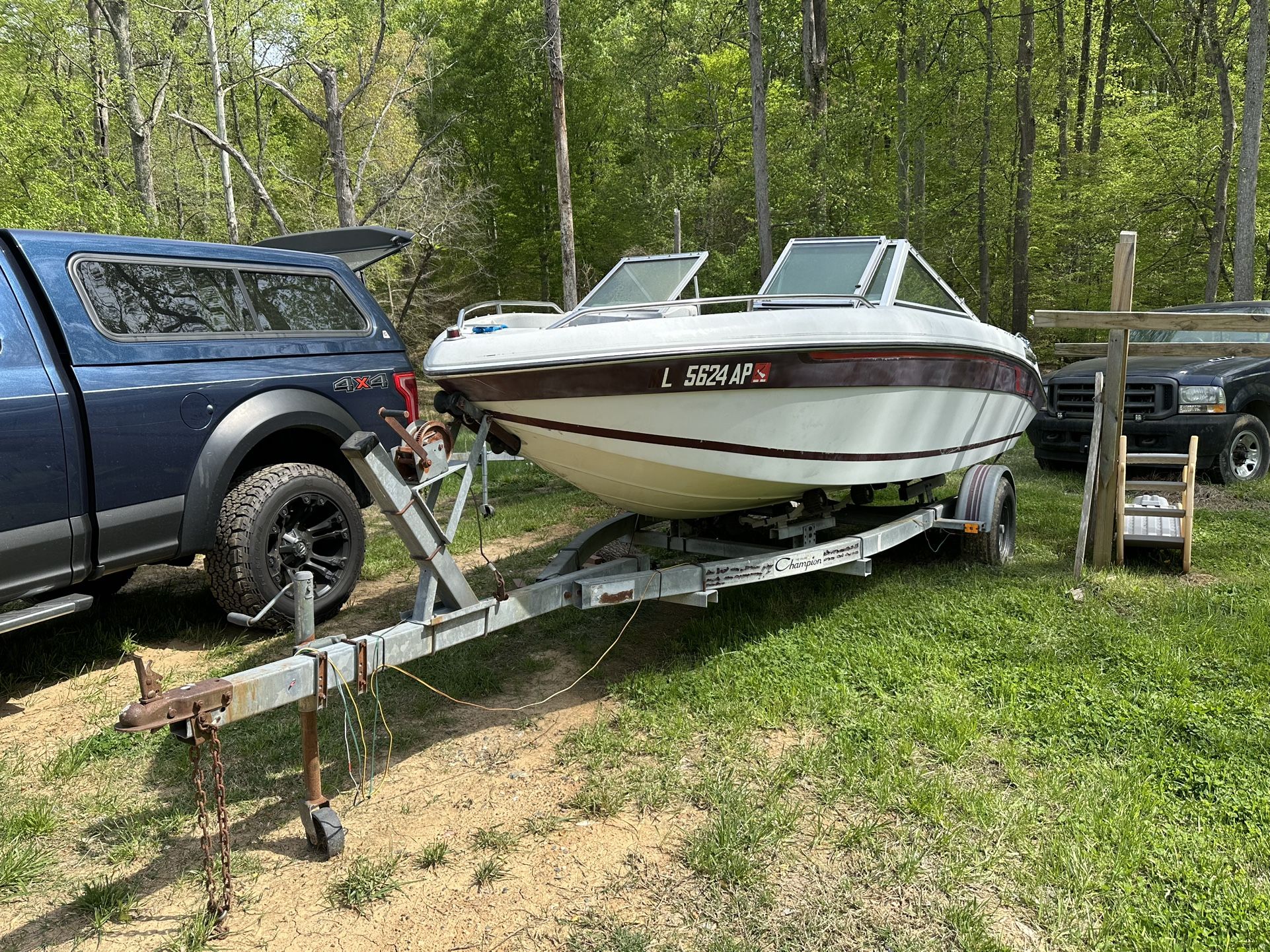 Celebrity 18’ Boat 