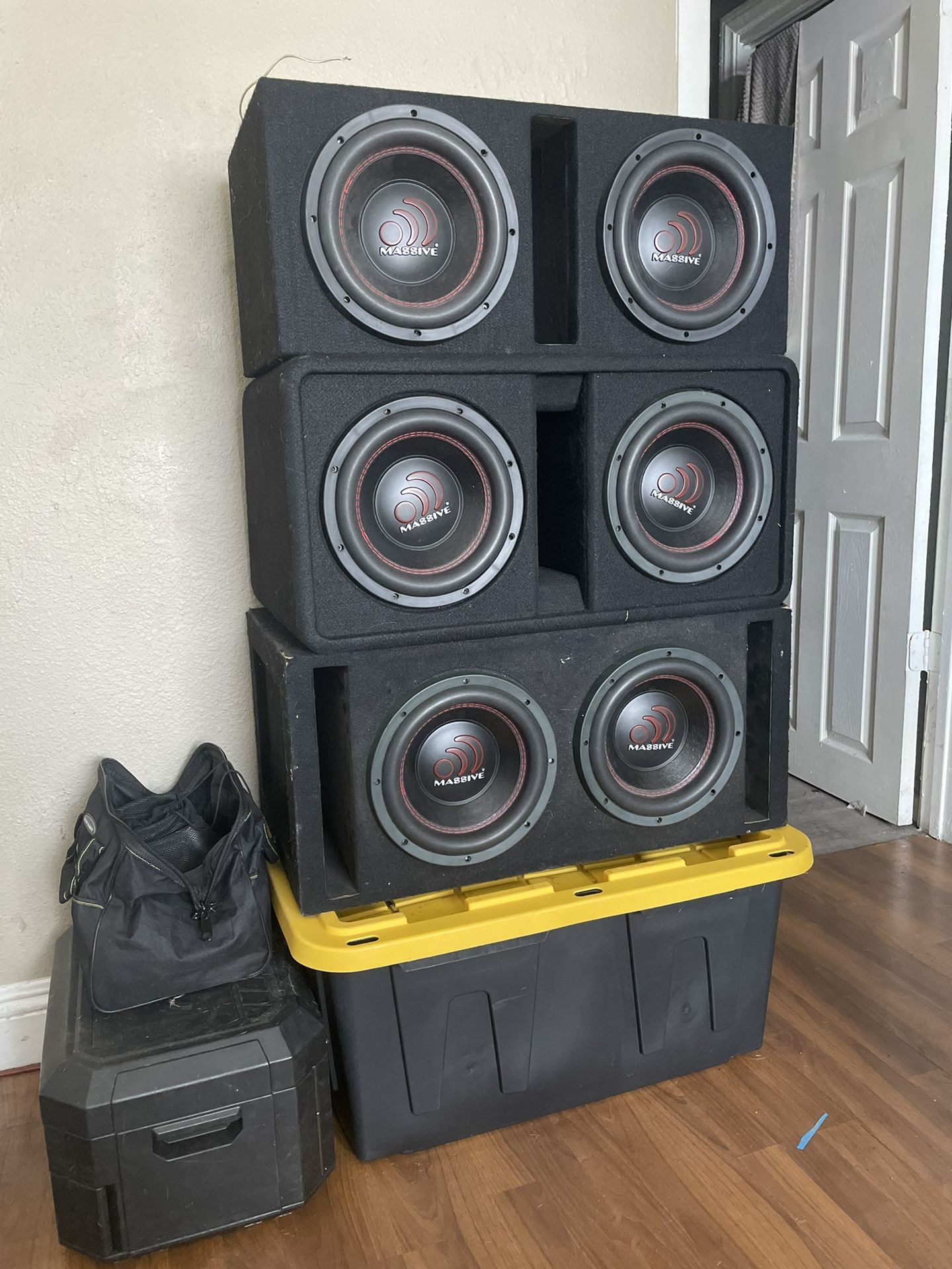 2 10in Massive Subwoofer 