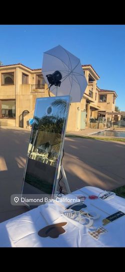 Selfie mirror booth