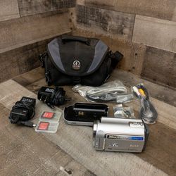 JVC EVERIO GZ-MG335HU CAMCORDER CAMERA 30GB HDD 35X ZOOM WITH EXTRAS UNTESTED