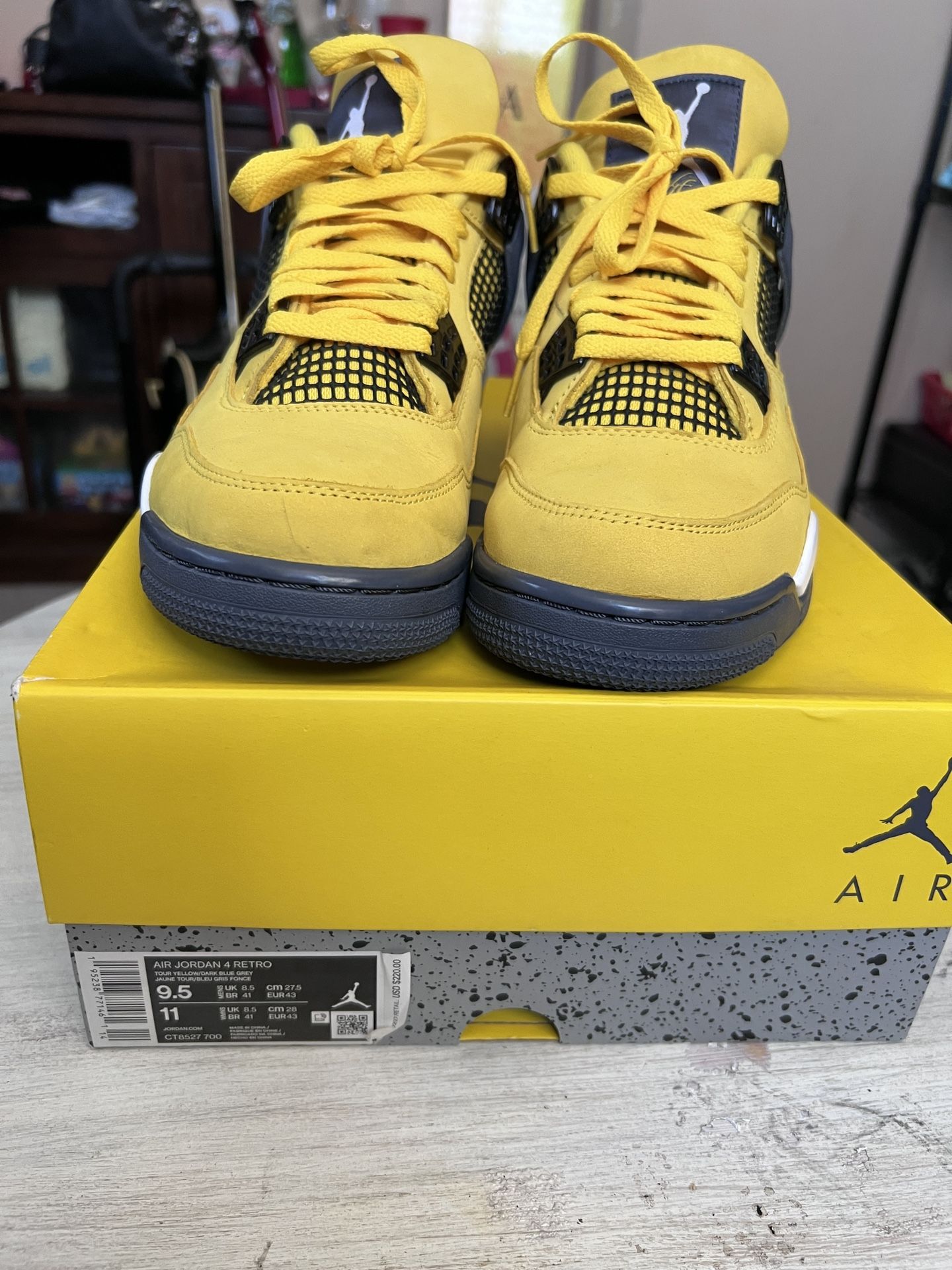 Jordan 4 Retro Lightning (2021)
