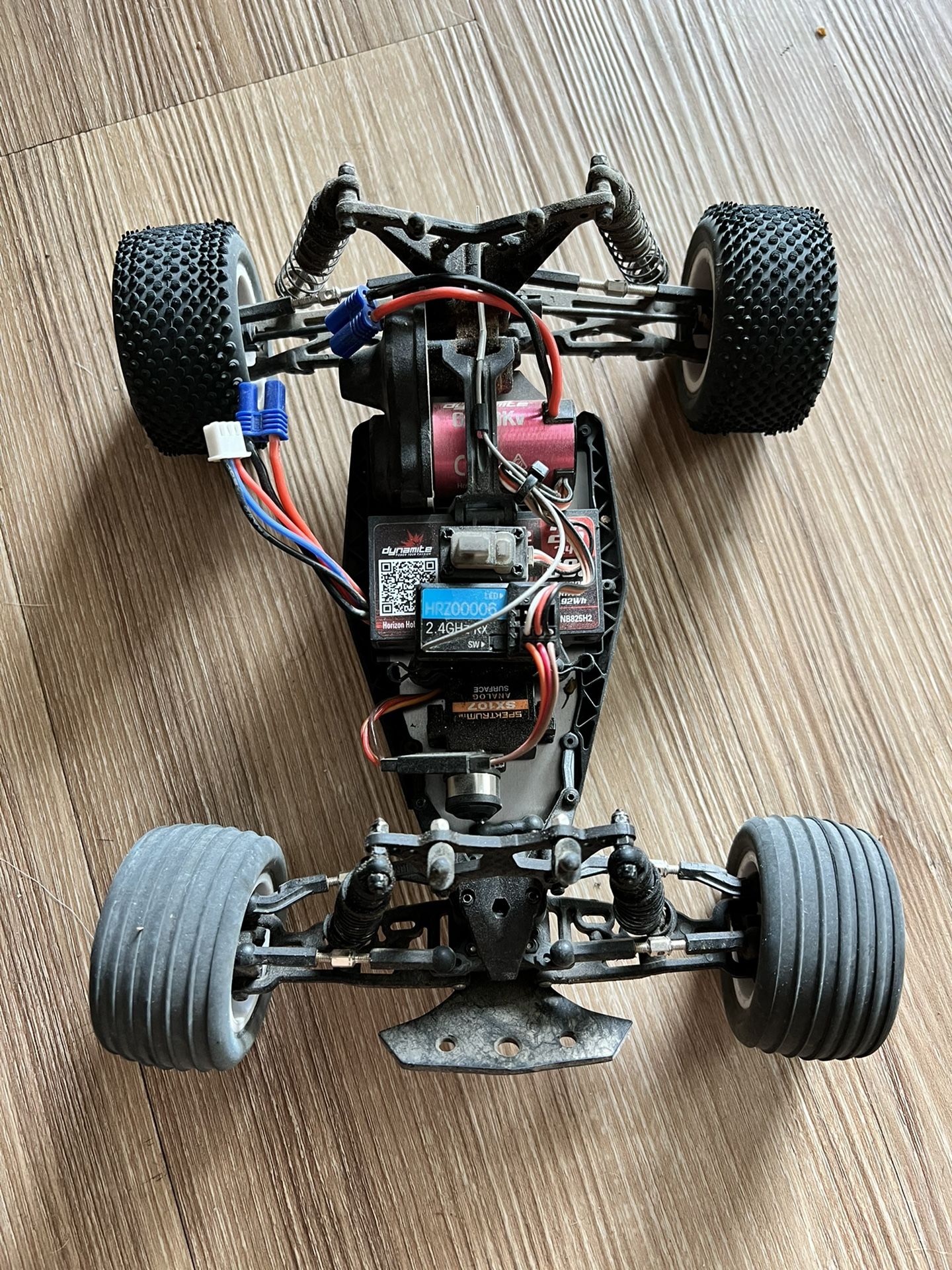 Losi Mini-T 2.0 Brushless RC Car 2 Batteries!