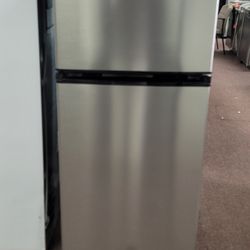 Vissani  Mini Fridges 22"W x 56" H