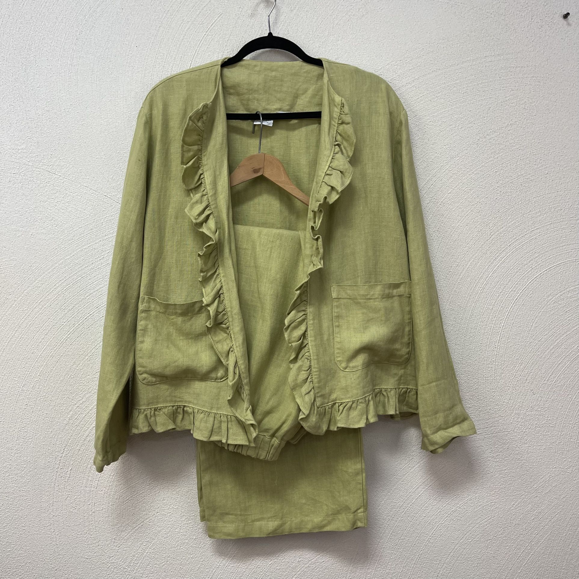 Cp Shades 100% Irish Linen Green Ruffled Edge Cardigan & Pant Set Sz Small Such a cute outfit! Everyone in great shape with no holes or stains Fres