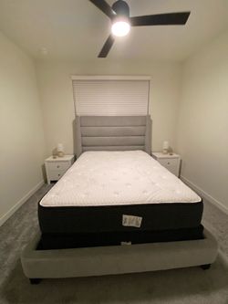 Queen Bed frame‼️😊 Like New‼️