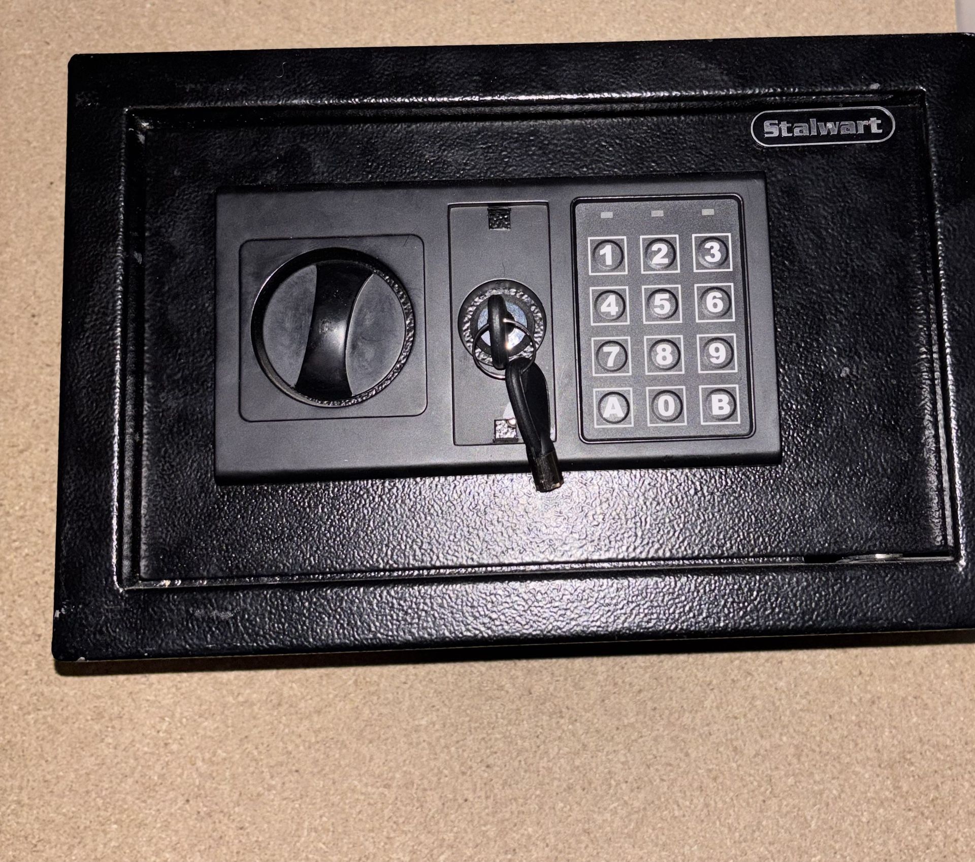 safe (comes with keys)