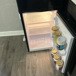 Cost way Mini fridge 