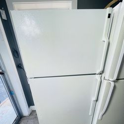 Hotpoint Top And Bottom Refrigerator 30inch 