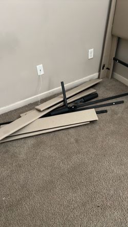 Queen bed frame in very good condition